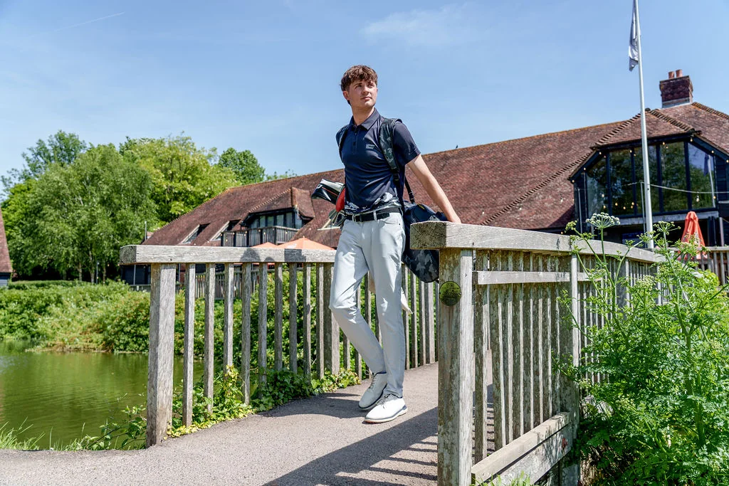 south-winchester-golf-club-golfer-clubhouse-bridge